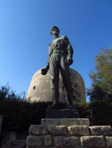 פסל מרדכי אנילביץ